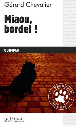 Un livre et le chat sur les genoux !